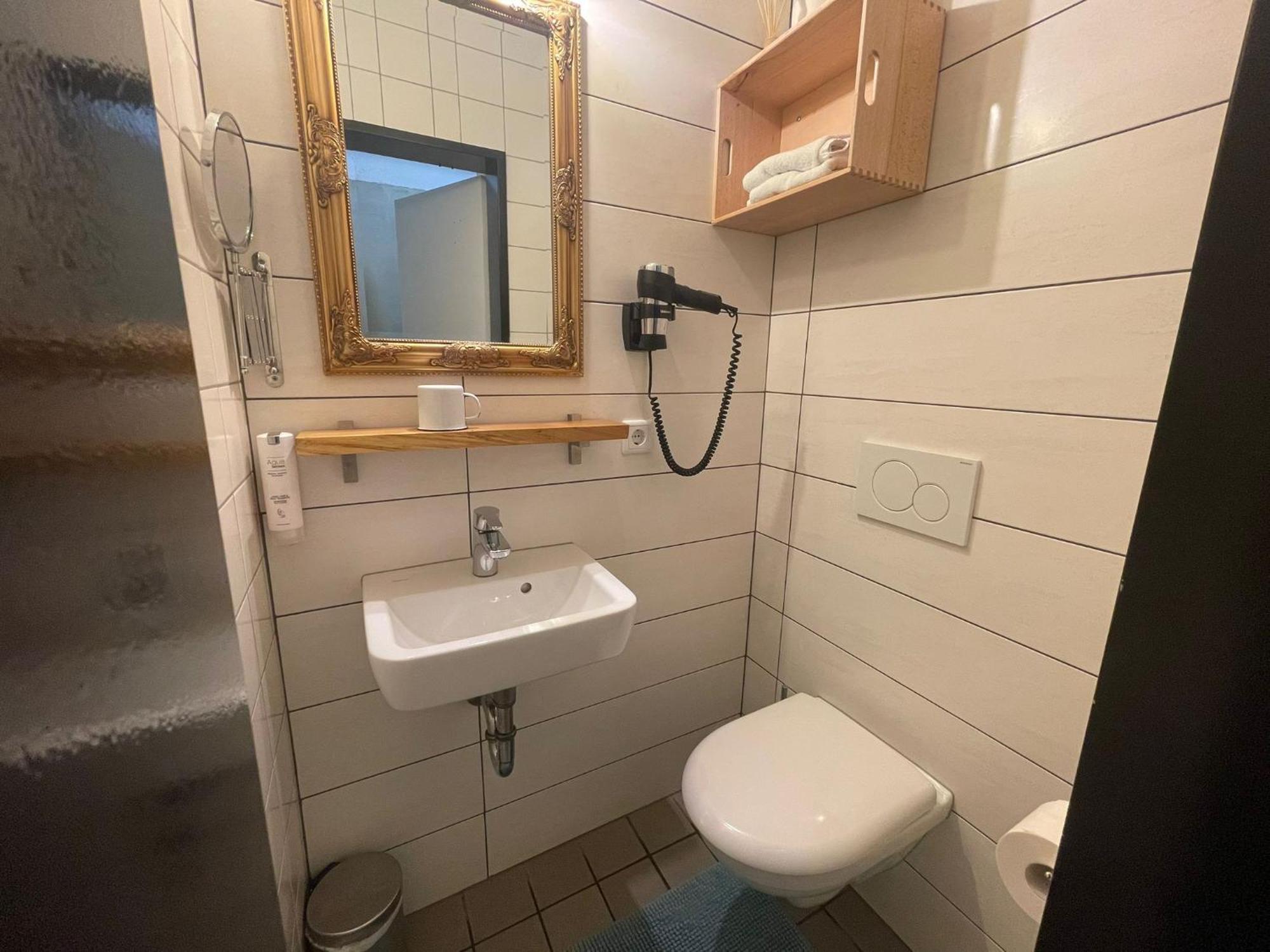 Koby Work&Stay Souterrain Apartment, Wifi&Komfort Херфорд Экстерьер фото
